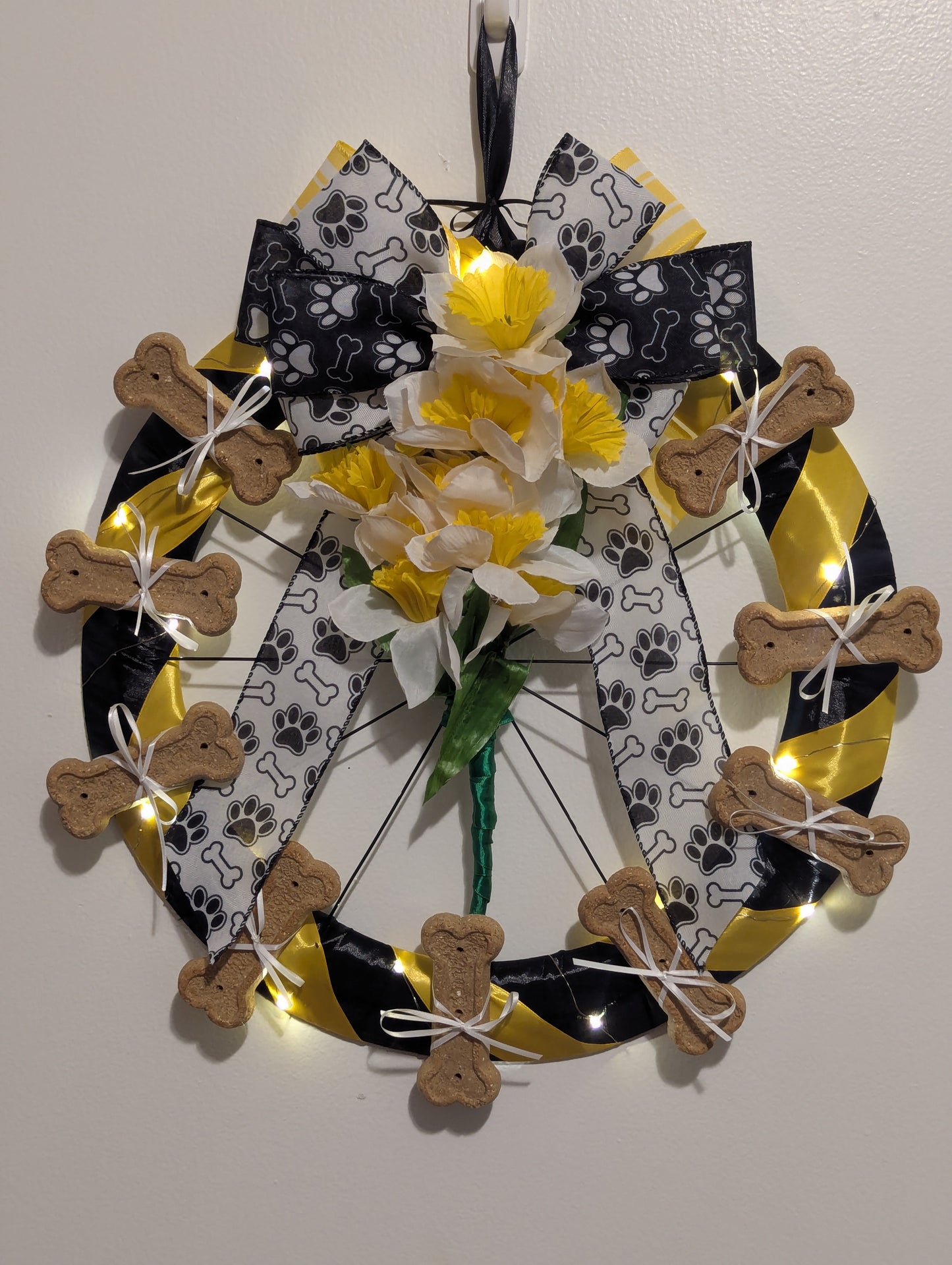 Jonquil City Dog Lovers Dog Cookie Wreath