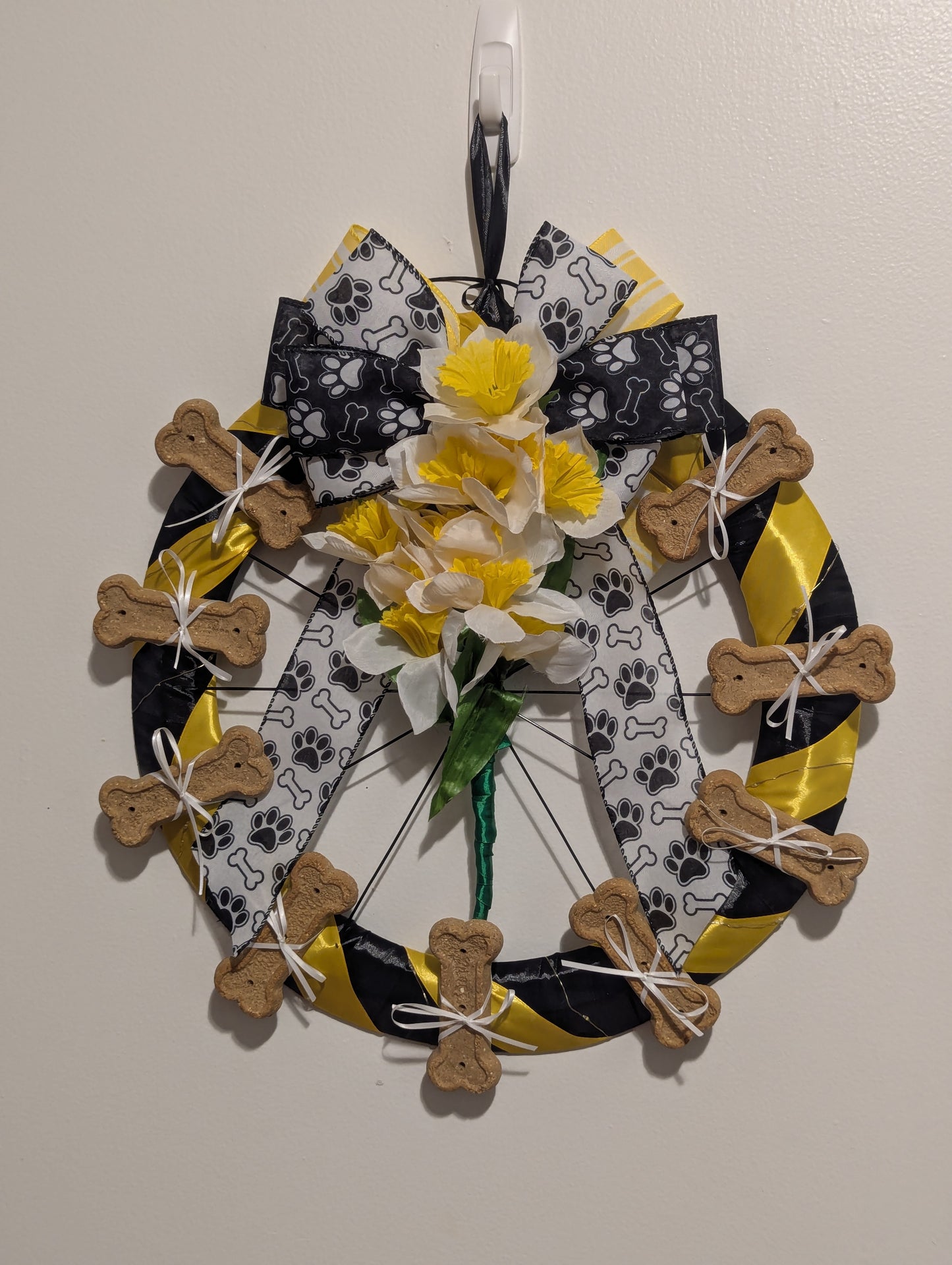 Jonquil City Dog Lovers Dog Cookie Wreath